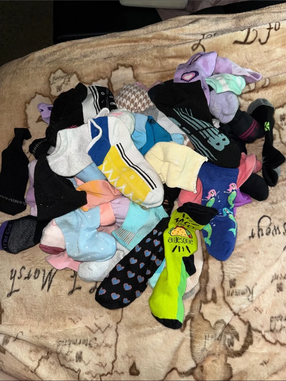 🖤ASSORTED PILE OF TWEEN/ TEEN GIRLS SOCKS - SIZE 5-7🖤